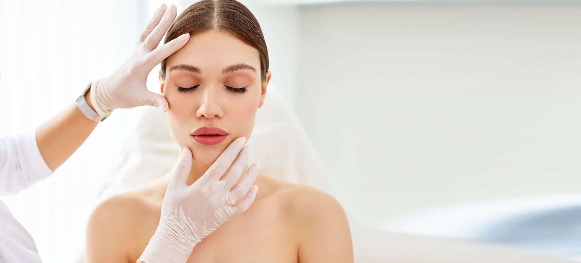 Recupera la salud de tu piel con una dermatóloga experta